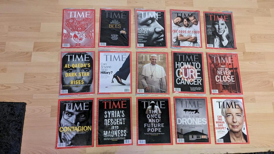 Überwiegend verpackte alte Time Magazine in Winterbach