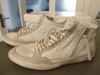 GUESS super schicke bequeme Sneaker Gr 41/42 Neu Nordrhein-Westfalen - Elsdorf Vorschau