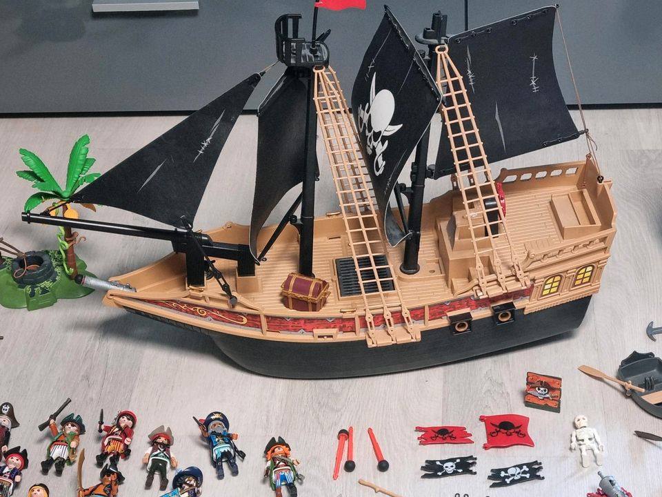 Playmobil Piraten großes Schiff Ruderboot Schatzinsel in Rehfelde