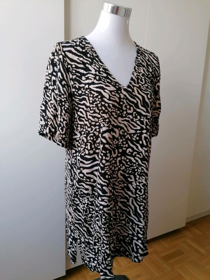 Oysho neuwertiges Kleid Sommerkleid Minikleid S beige schwarz in Regensburg