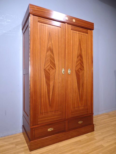 SEHR SCHÖNER JUGENDSTIL KLEIDER & WÄSCHE SCHRANK UM 1910 in Berlin