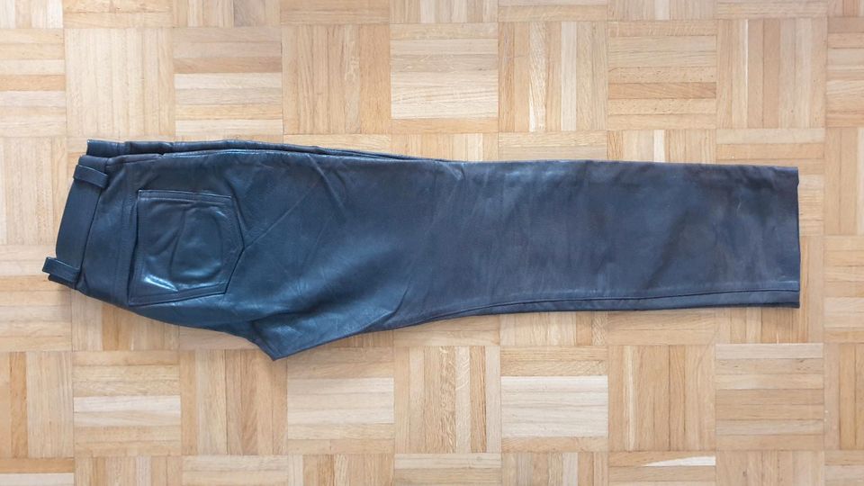 Handgefertigte Lederhose aus dickem Büffelleder in München