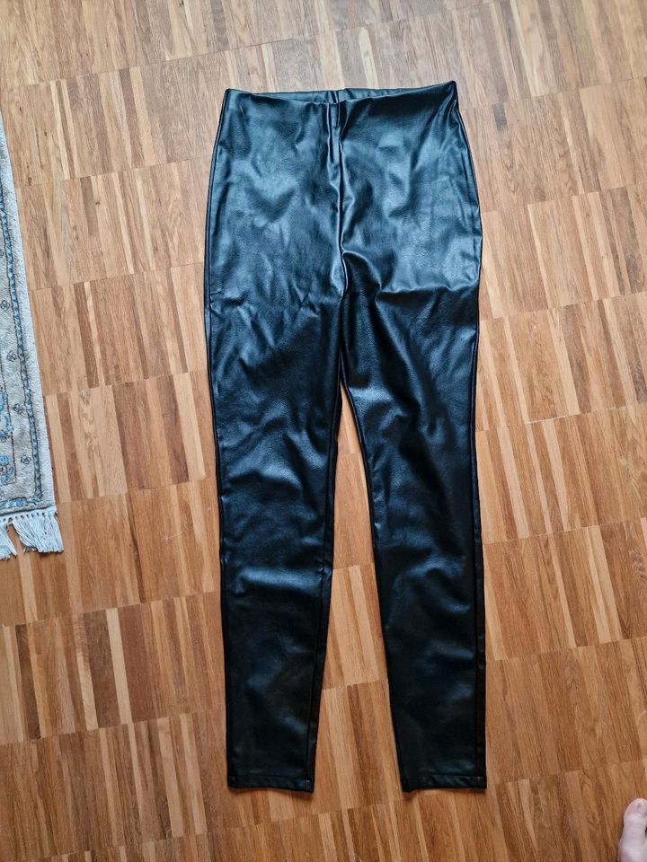 Fake Lederleggings in Rösrath