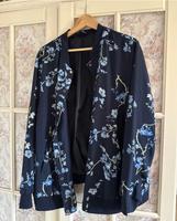 Blouson mit Blumen Berlin - Friedrichsfelde Vorschau