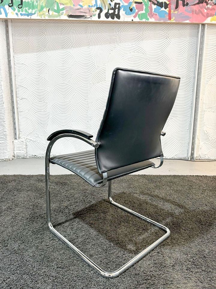 Thonet S74 Freischwinger Konferenzstuhl Leder schwarz in Langen (Hessen)