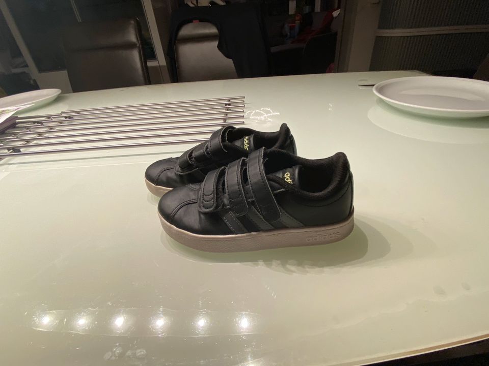 Adidas Schuhe Gr. 29 in Meitingen