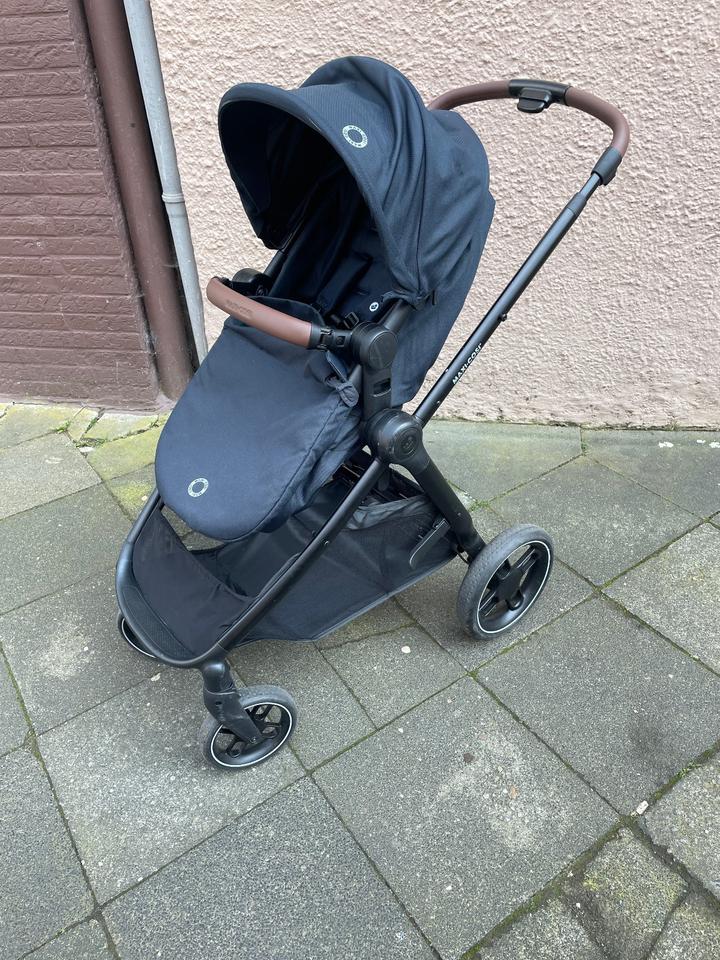Blauer Kinderwagen Maxi-Cosi + Babywanne auch in Blau in Neuss