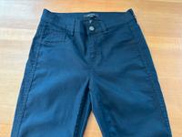 Comma Hose June slim fit Größe 34 top Zustand Hessen - Niederdorfelden Vorschau