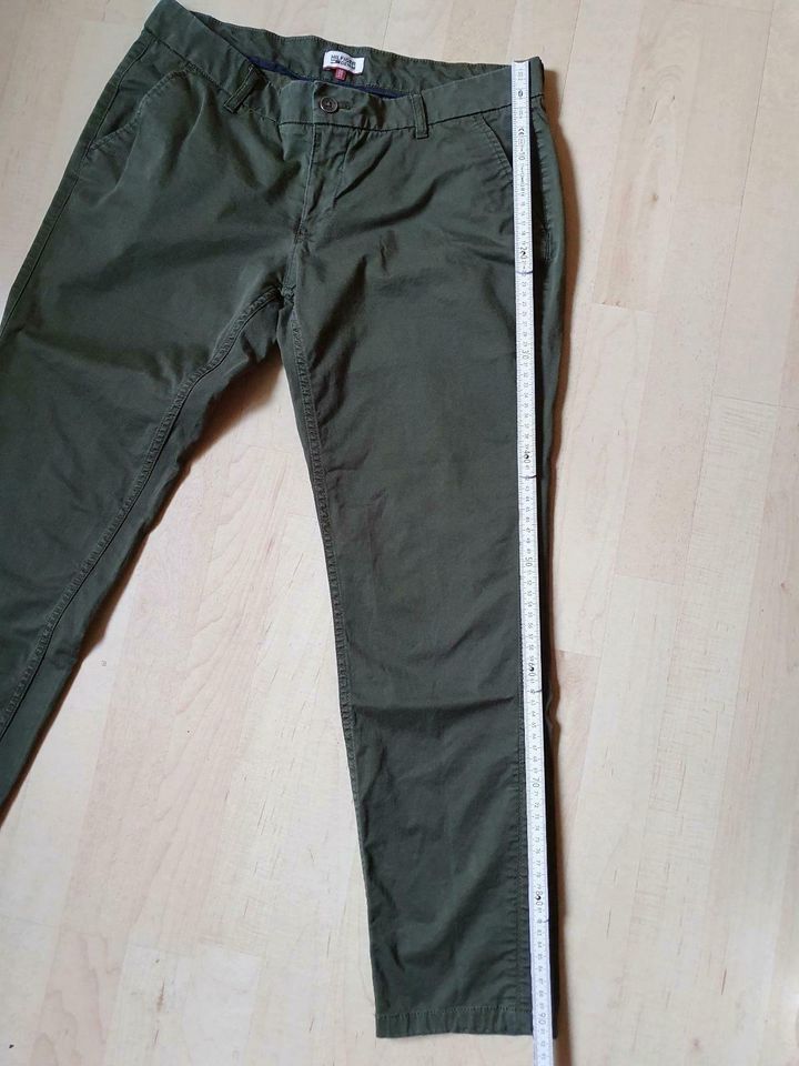 Tommy Hilfiger Chino Hose (TOP)  30/32 khaki in Stendal