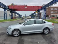 VW Jetta 1.6 TDI Klimaautomatik Navi Zahnriemen gewechselt Nordrhein-Westfalen - Mülheim (Ruhr) Vorschau
