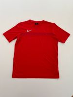 Nike Sport Shirt Gr.158-170 Niedersachsen - Buxtehude Vorschau