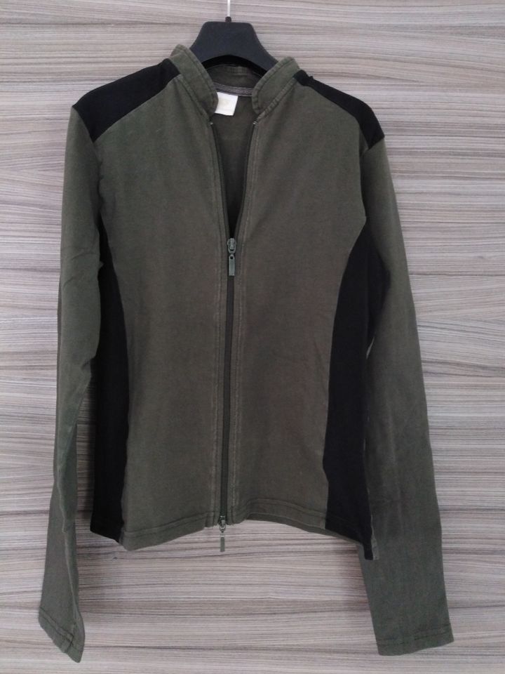 sportliche Weste mit Stehkragen Shirt Langarm olive-schwarz S/36 in Straßkirchen