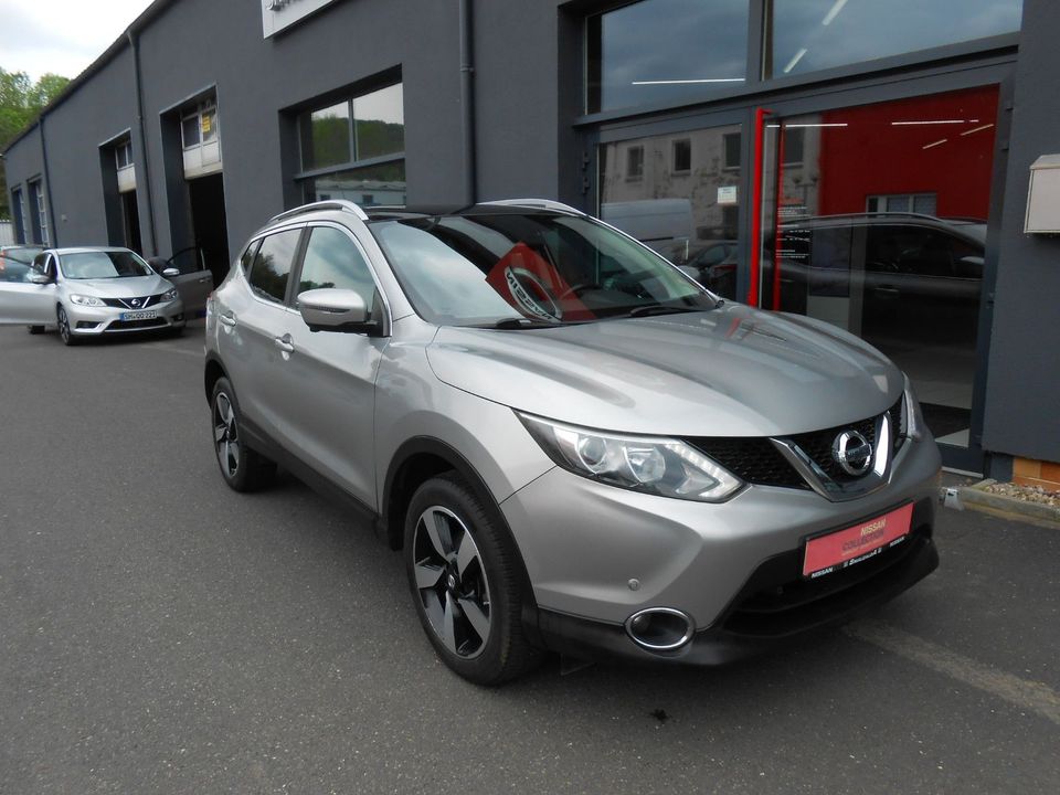 Nissan Qashqai 360°*Navigation*Allwetter*Panodach* in Schmalkalden