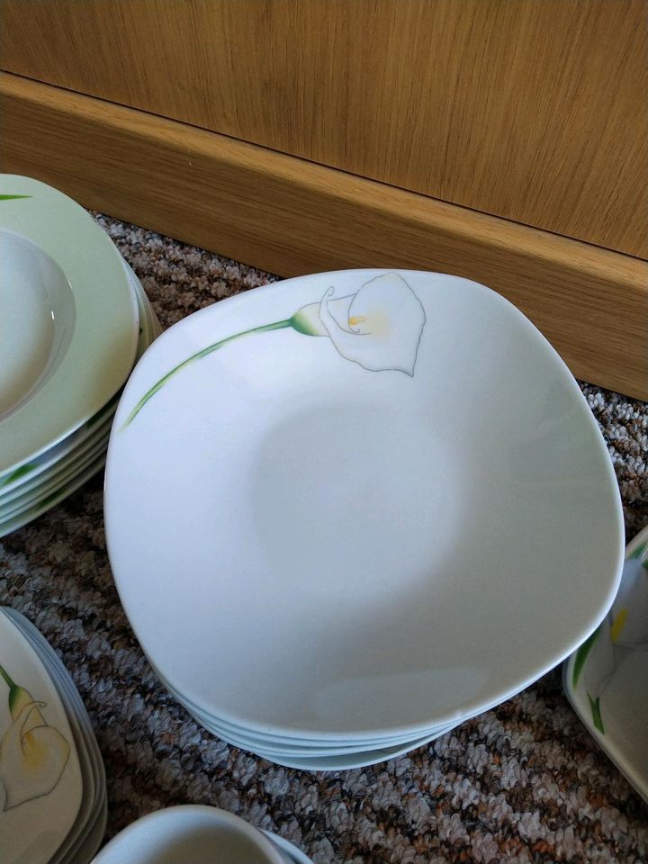 Geschirr mit Calla Blumenprint Domestic Porzellan in Küstriner Vorland