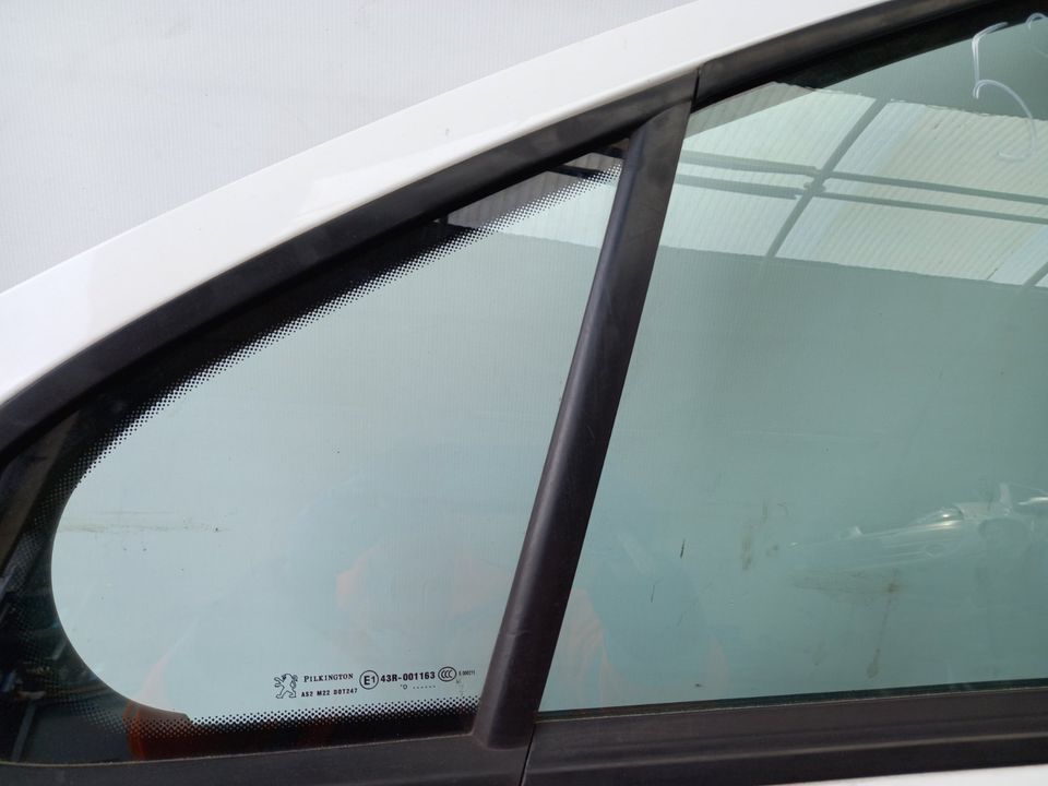Tür vorne links   5-Türig Peugeot  207 Farbcode: weiß in Vaihingen an der Enz