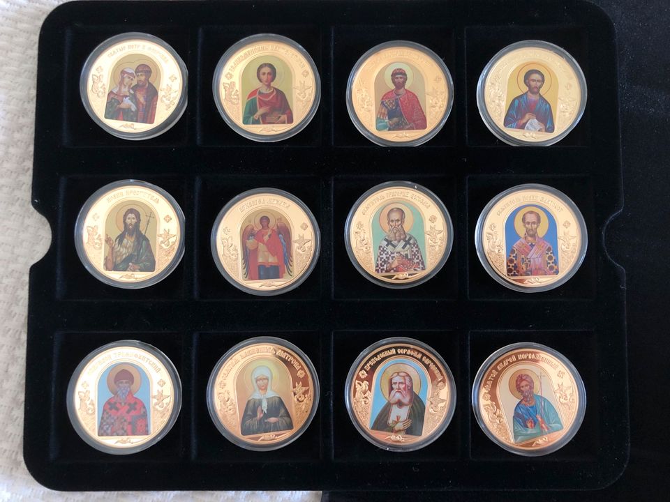 Sammlung von Gedenkmedaillen „Himmlische Gönner“, 21 Medaillen. in Ludwigsfelde