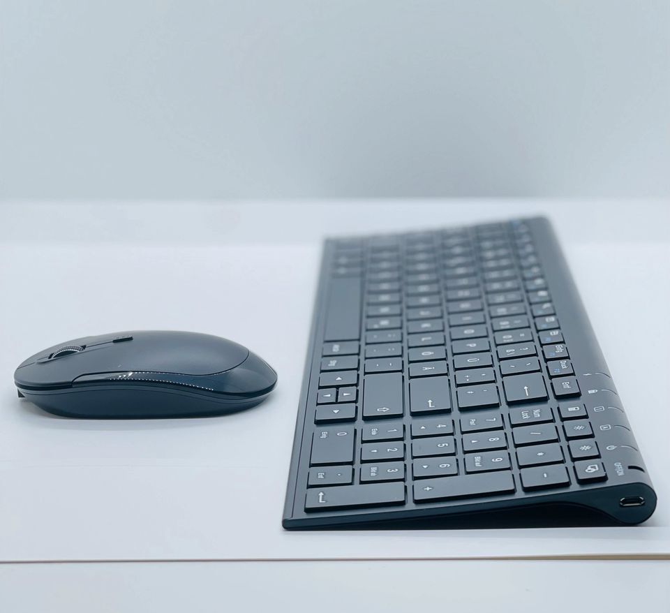 Kabellose Tastatur Verschiedene Wireless Keyboard USB Bluetooth in Hamburg