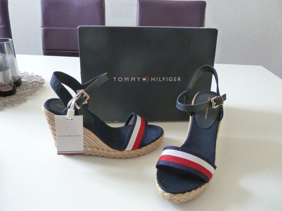 NEU Tommy Hilfiger Sandalen Wedges Gr.39  32€ in Moers