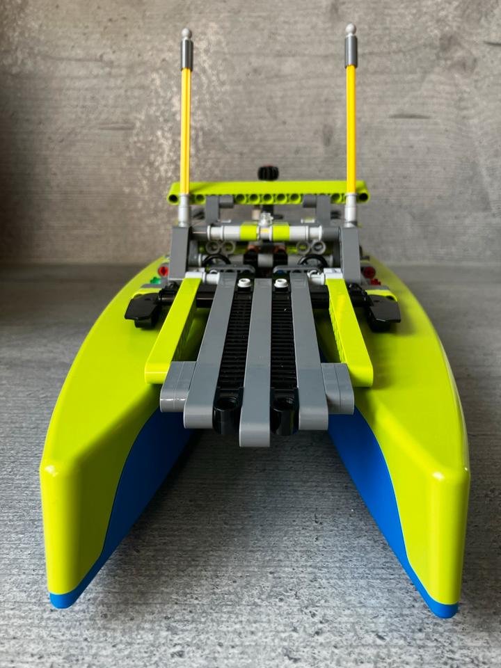 Lego Technic Katamaran 42105 Hubschrauber Boot 3-1 Set-komplett in Fulda