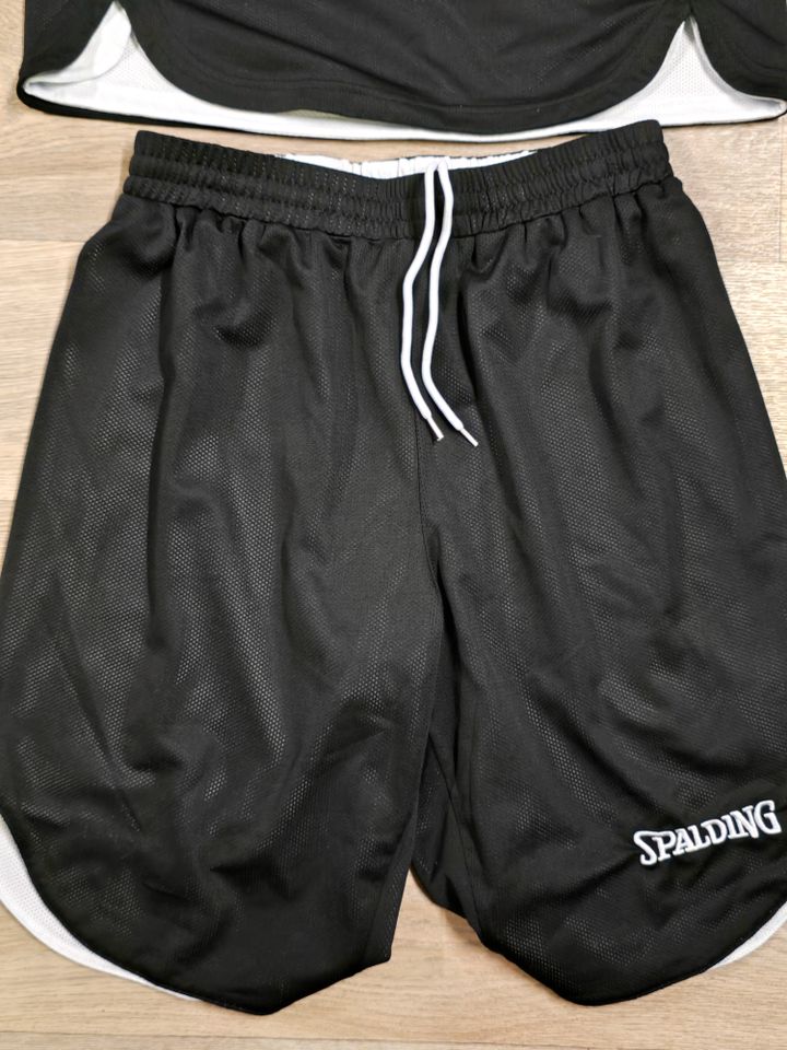 Spalding Basketballtrikot und Hose Double Face Set Größe: S, in Recklinghausen