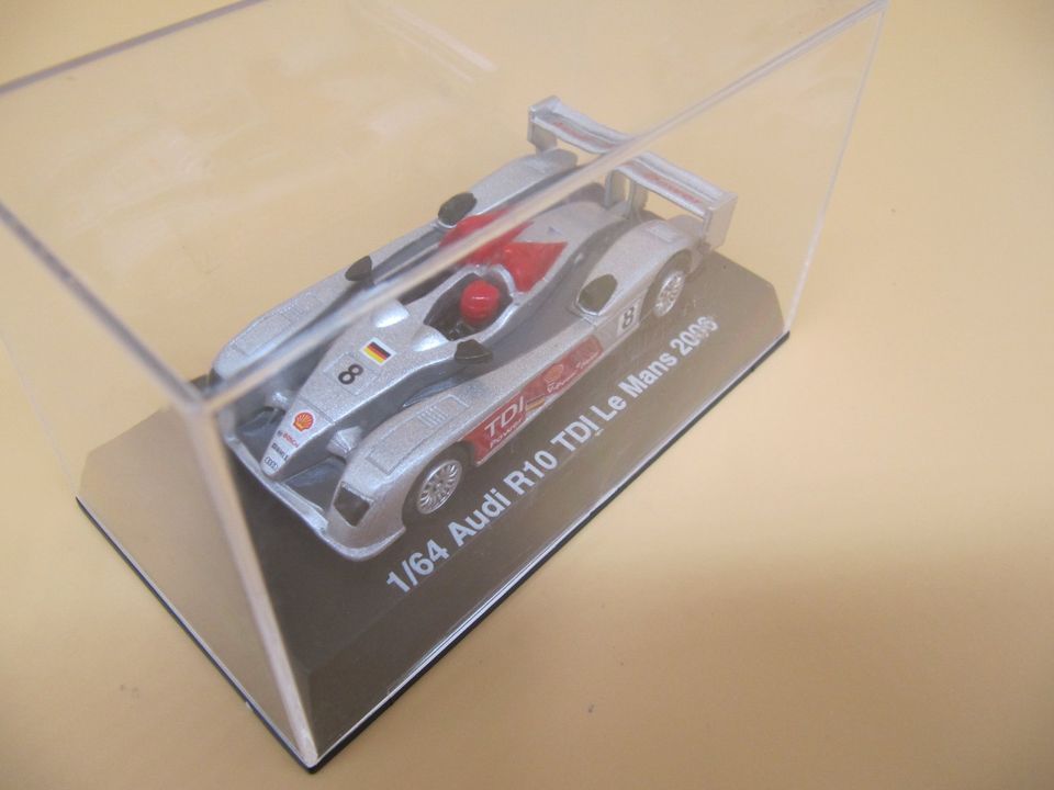 1:64 Audi R 10 TDI Le Mans 2006 Modell unter Vitrine !!! in Eystrup