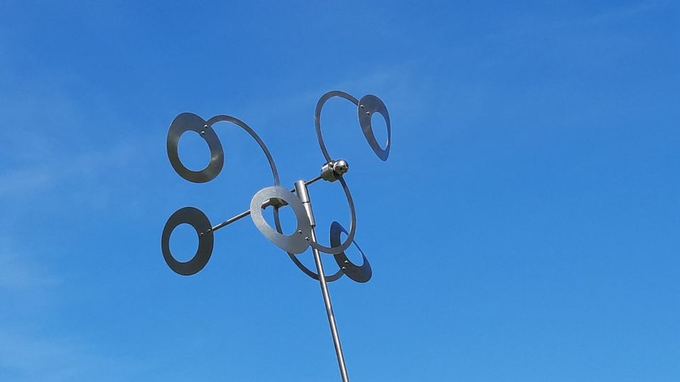 Windspiel / Windrad "S" aus Edelstahl und Aluminium in Bötzingen