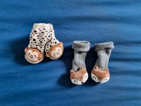 2 Paar Baby Rassel Socken Erstlingssöckchen Nordrhein-Westfalen - Lippstadt Vorschau