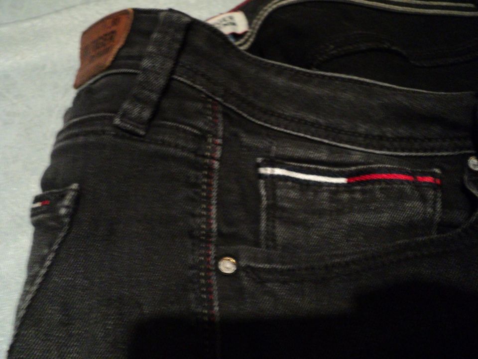 2 Jeans Gr.29/32 in Weitersborn