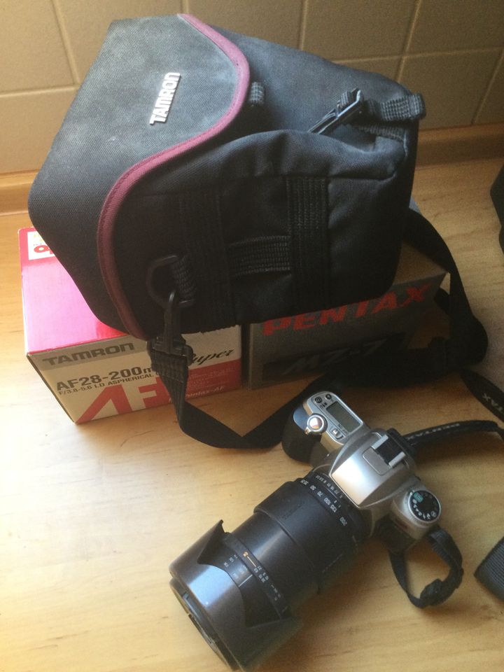 Pentax MZ-7 mit Tamron AF28-200mm und Tasche in Augsburg