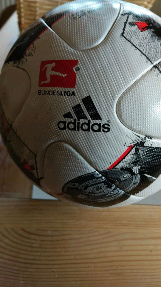 Bundesliga Fußball  addidas 2016/2017 in Eisfeld