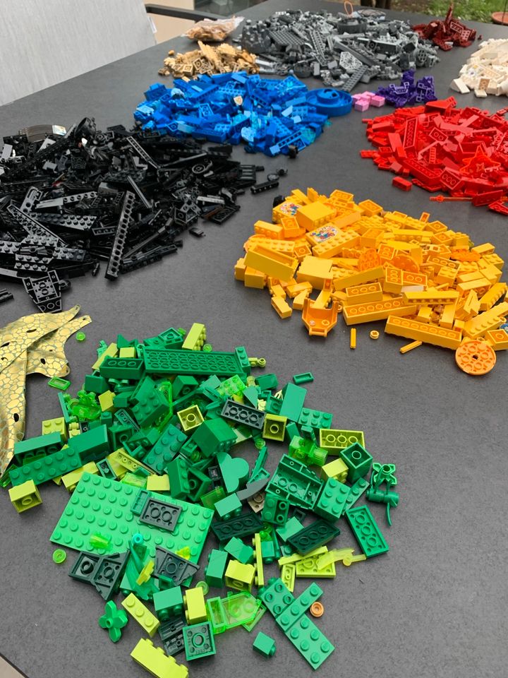 4 kg Lego Teile sortiert in 14 Farben in Mannheim