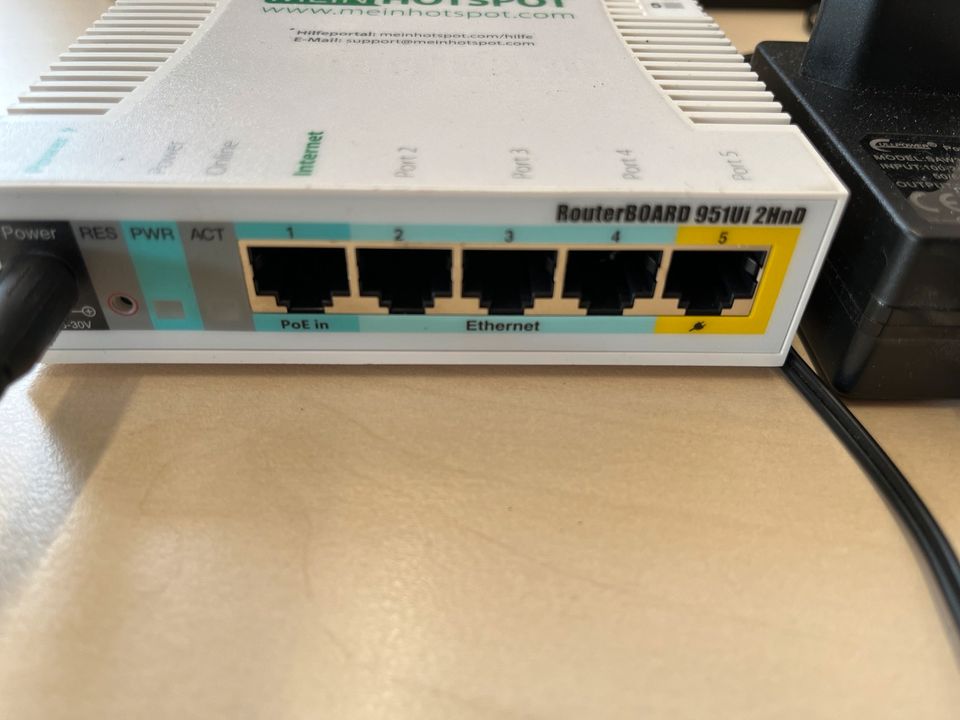 MikroTik RB951Ui-2HnD | 2.4 GHz WLAN Accesspoint, 5 x RJ45,gebrau in Gengenbach