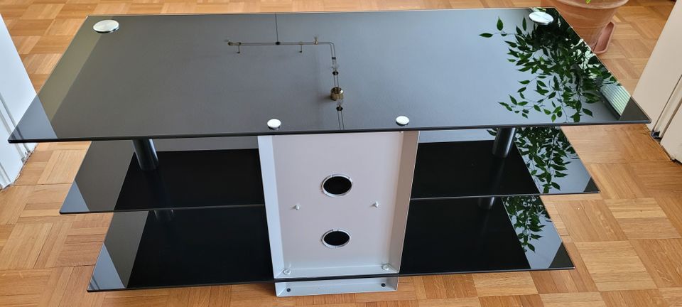 TV Rack Glas/Chrom wie neu in Berlin