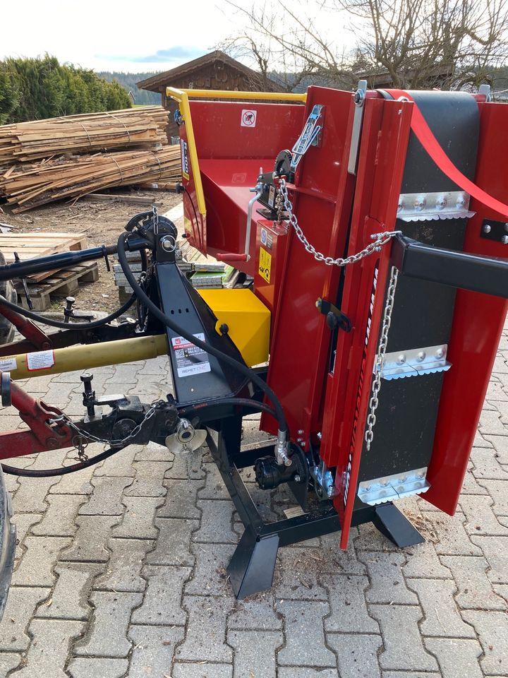 Grobhacker Holzhacker mit oder ohne Förderband Traktor Holz in Zandt