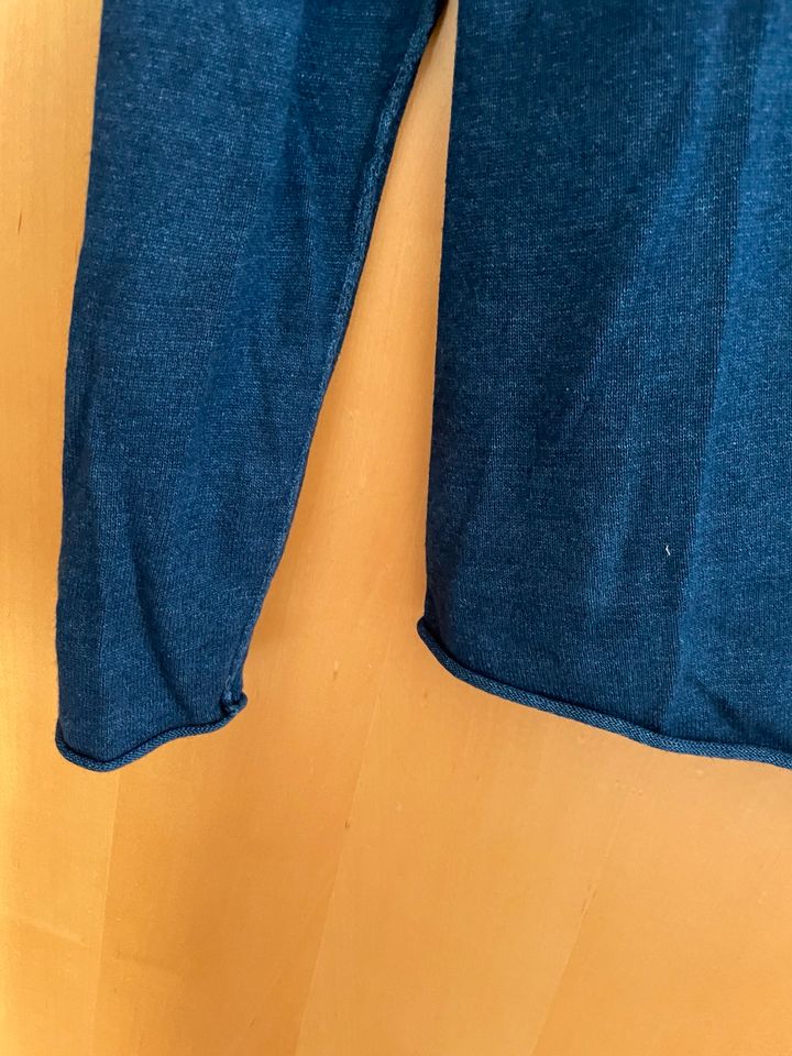 Pullover blau 40/42 asymmetrisch geschnitten in Friedelsheim