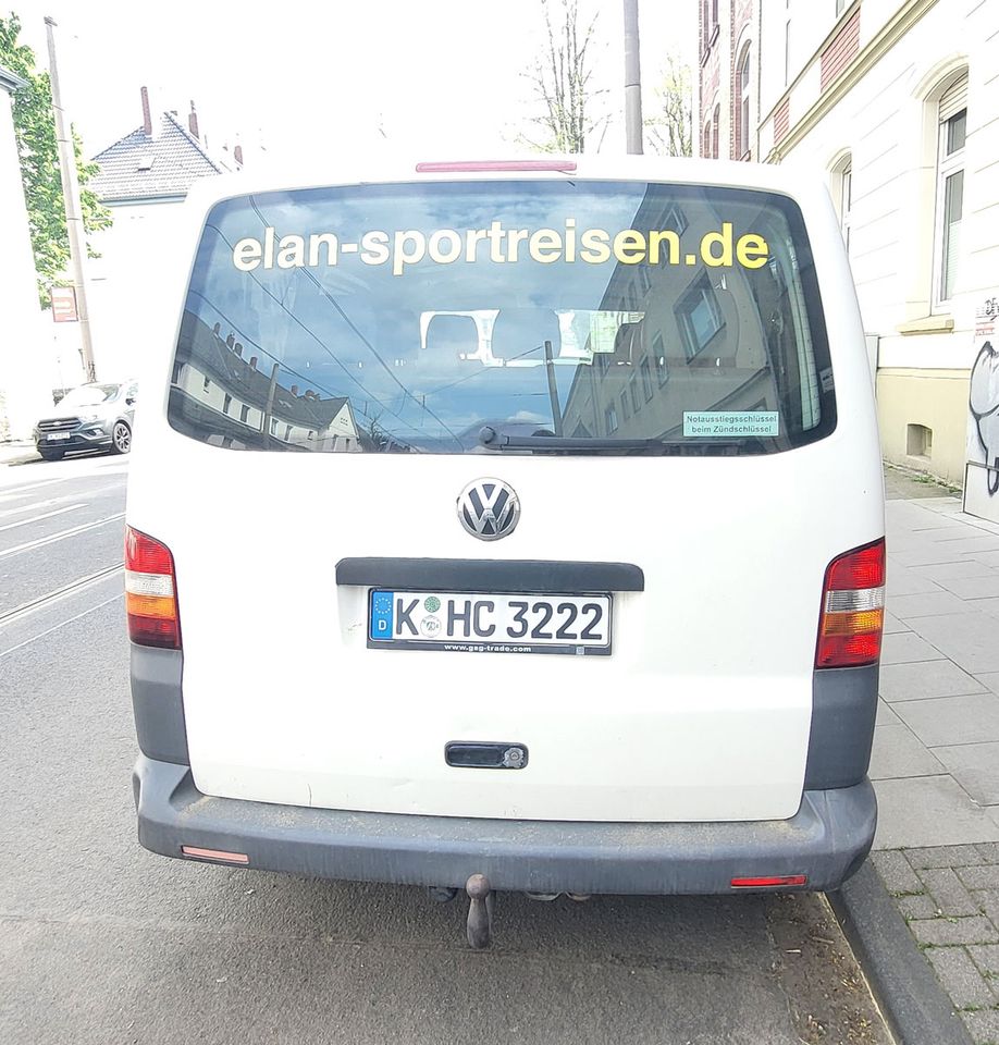 VW Bus, T5 in Köln