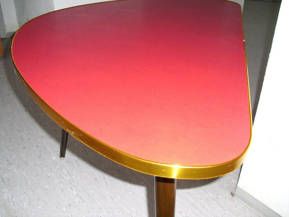 Schöner großer neuwertiger Nierentisch Coffee Table D=110cm rot in Gauting