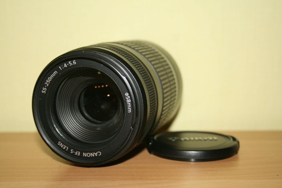 Objektiv Canon EFS 55-250mm 1:4-5.6 IS in Wuppertal