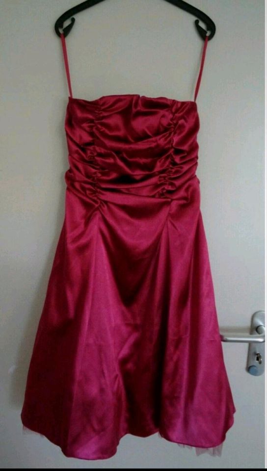 Trägerloses, pinkes Kleid mit Schnürung im Rücken, Gr. M in Ingelheim am Rhein