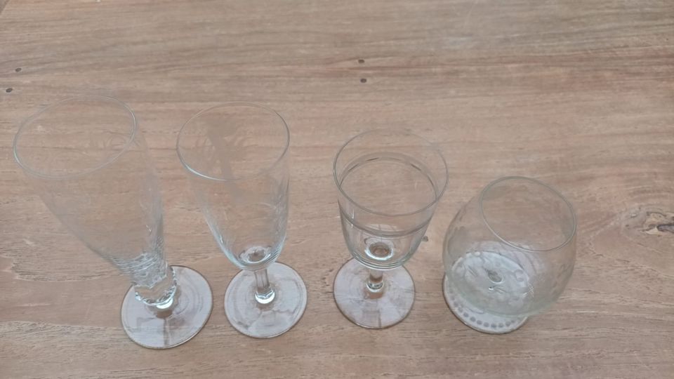 Trinkgläser Gläser mit Schliff, Vintage, 23 Stück in Bremen