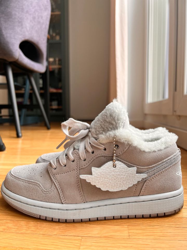 Jordan Nike Dunk Low Fleece Sherpa in Berlin