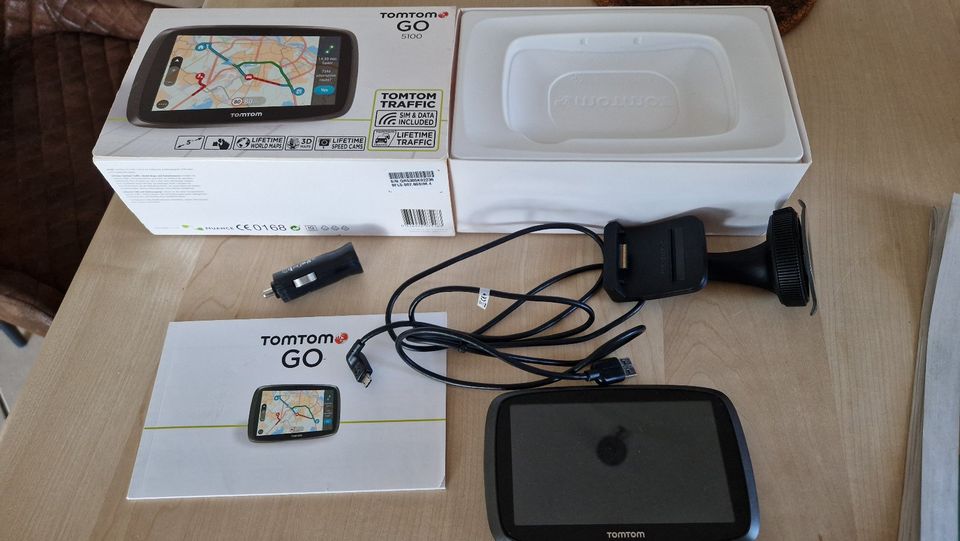 TomTom Go 5100 - Navigationsgerät mit integrierter SIM Karte in Unterreit