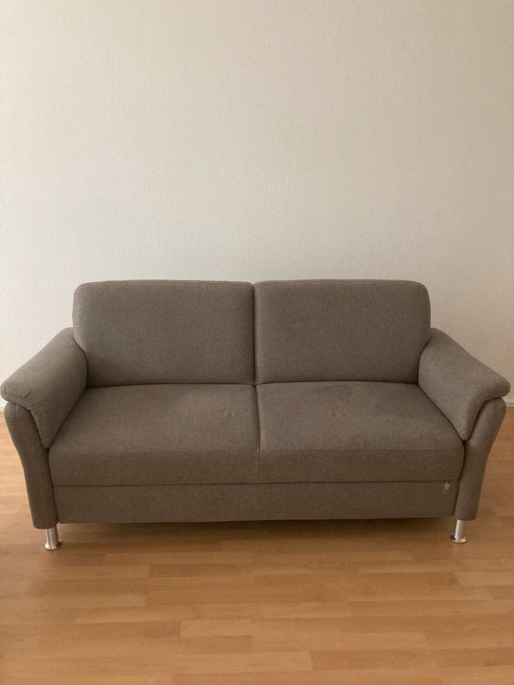 Neuwertig. Dreisitz-Sofa und Sessel in Mauer