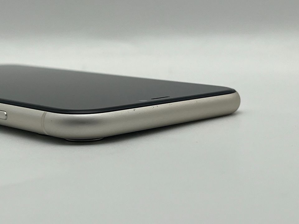 Apple iPhone 11 / 128GB / neue Batterie / + Zubehör in Neumünster