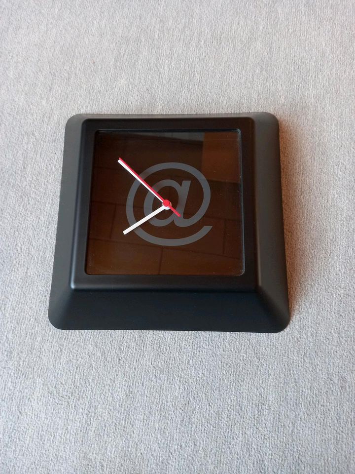 Wanduhr Uhr "at" in Rodgau