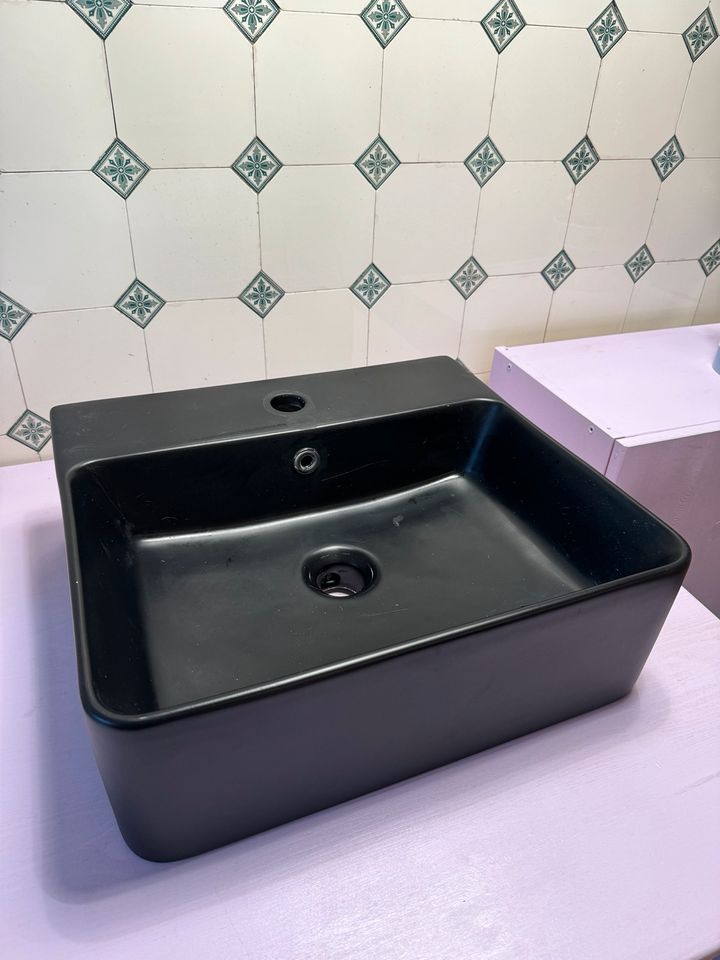 Handwaschbecken schwarz matt als Aufsatz oder Wandmontage in Hamburg