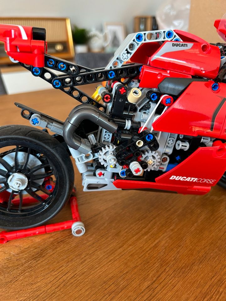 LEGO Technic Ducati Panigale V4 R #42107 in Freising