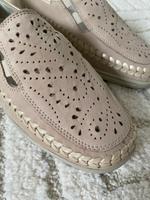 ARA Slipper Lochmuster beige Luftpolster Gr. 39 OM + innen Leder Rheinland-Pfalz - Trier Vorschau
