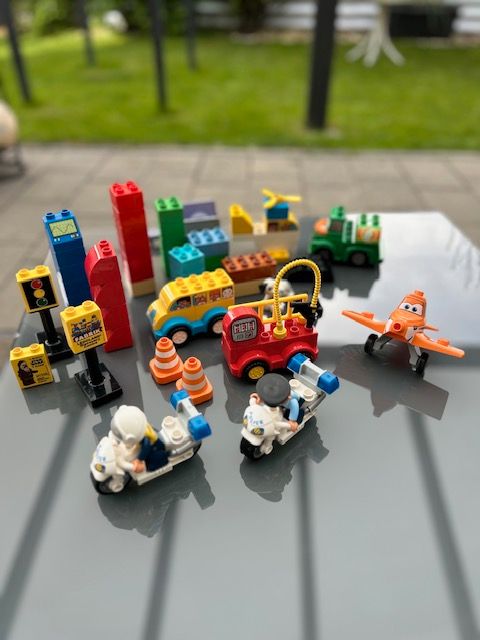 Lego Aufbewahrungsbox + diverse LEGO DUPLO Bausteine in Lippstadt