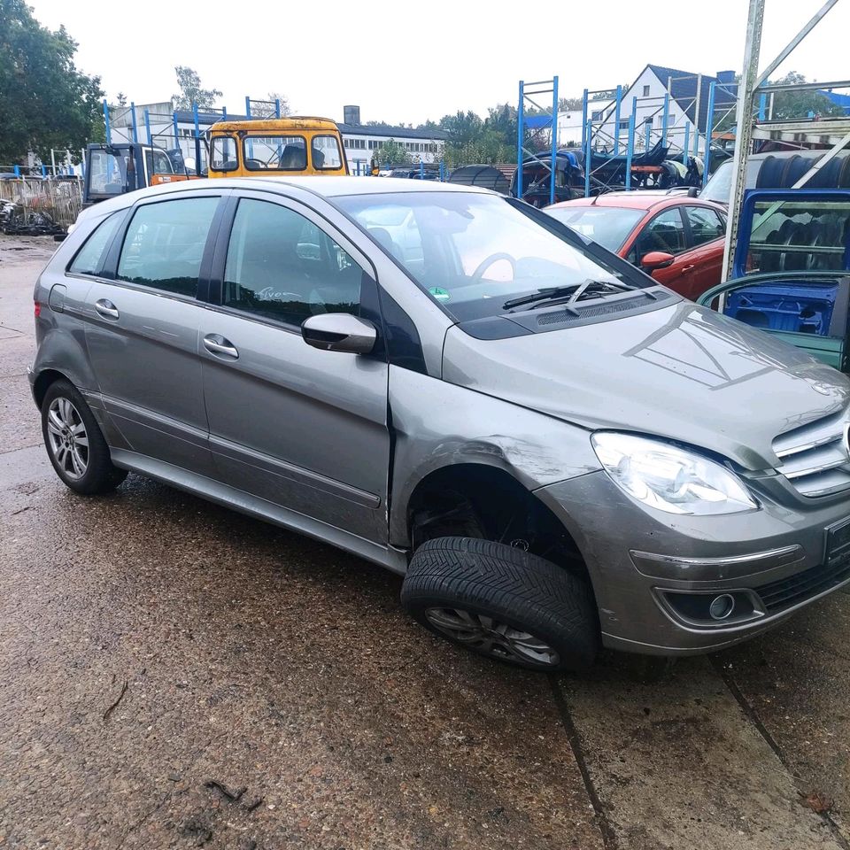 Mercedes B Klasse w245 zum Ausschlachten Schlachtfest Ersatzteile in Achim